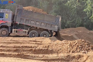 Bắc Kạn: Cần làm rõ việc đơn vị thi công đổ hàng vạn khối đất đá thải trái phép tại xã Ngọc Phái Bắc Kạn: Cần làm rõ việc đơn vị thi công đổ hàng vạn khối đất đá thải trái phép tại xã Ngọc Phái