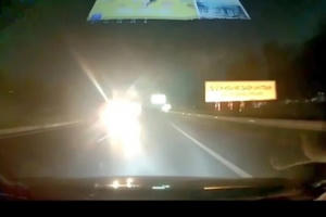 Phạt 17 triệu đồng, tước bằng lái đối với tài xế đi ngược chiều trên cao tốc Hà Nội - Bắc Giang Phạt 17 triệu đồng, tước bằng lái đối với tài xế đi ngược chiều trên cao tốc Hà Nội - Bắc Giang