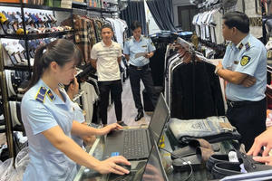 Hải Phòng: Thu giữ hơn 700 sản phẩm thời trang có dấu hiệu giả mạo các thương hiệu quốc tế
