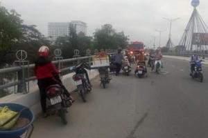 Nam thanh niên mất tích khi lao xuống sông cứu bạn gái