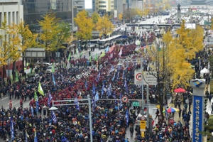 Seoul náo loạn, 80.000 người xuống đường biểu tình