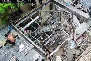 Công trình gây hàng chục vết nứt nhà hàng xóm tại Hà Nội: Yêu cầu dừng thi công đến khi bồi thường xong thiệt hại