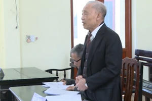 Vụ công dân kiện Chủ tịch UBND huyện Sơn Dương: HĐXX tạm dừng phiên tòa để thu thập tài liệu