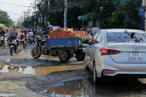 Đã quá mệt mỏi với các ‘giếng nước’ giữa đường