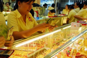 Giá vàng cuối ngày 9/8: Vàng SJC ngược dòng thế giới