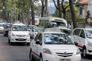 Grab, Uber cạnh tranh quyết liệt, Vinasun lui về tỉnh lẻ