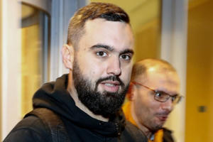 Thủ lĩnh phong trào biểu tình Áo vàng tại Pháp bị bắt Thủ lĩnh phong trào biểu tình Áo vàng tại Pháp bị bắt