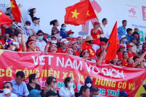 Đua thuyền đơn nữ Canoeing đoạt HCV tại Sea Games 31