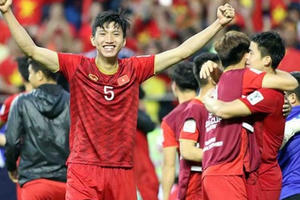 Đoàn Văn Hậu lọt top 10 cầu thủ xuất sắc nhất vòng 1/8 Asian Cup