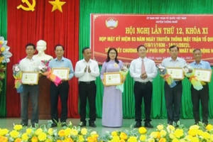 Huyện Thống Nhất trao tặng 8 kỷ niệm chương “Vì sự nghiệp đại đoàn kết toàn dân tộc”