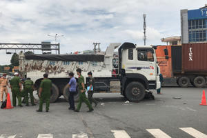 Bình Dương: Xe ben cán người phụ nữ tử vong