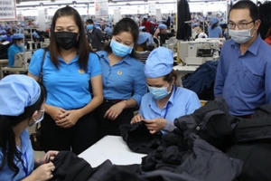 Ngừng việc do dịch Covid-19, người lao động có được nhận lương?