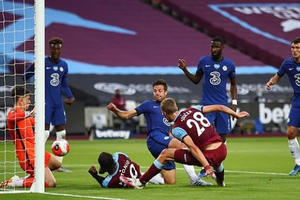 West Ham vs Chelsea: Công nghệ Var từ chối bàn thắng