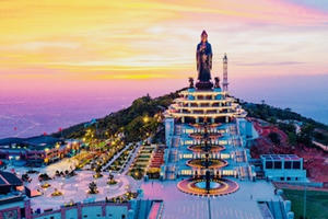 Hàng nghìn du khách dâng hương lễ Thượng Nguyên tại chùa Bà Đen Hàng nghìn du khách dâng hương lễ Thượng Nguyên tại chùa Bà Đen