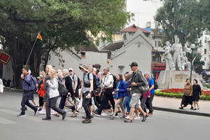 Hơn 2,6 triệu lượt khách du lịch quốc tế đến Hà Nội trong 6 tháng năm 2025