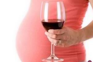 Uống rượu bia khi mang thai có thể làm tăng nguy cơ sảy thai