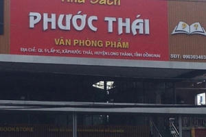 Truy bắt đối tượng dùng súng xông vào nhà sách cướp tài sản