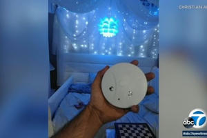 Cặp đôi phát hiện camera quay lén giường ngủ tại nhà trọ