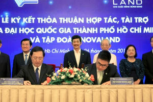 Tập đoàn Novaland trao tặng 10 tỷ đồng cho Quỹ phát triển Đại học Quốc gia TP HCM