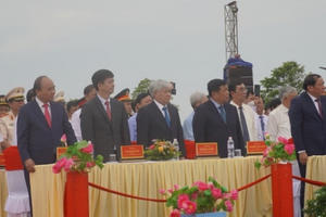 Chủ tịch nước Nguyễn Xuân Phúc dự Lễ thượng cờ 'Thống nhất non sông'