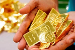 Giá vàng hôm nay 30/10: USD tăng giá, giá vàng giảm mạnh