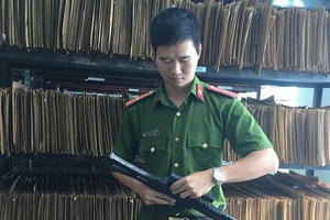 Thu giữ gần 300 khẩu súng và pháo tại cửa hàng đồ chơi trẻ em