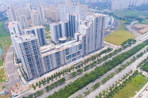 Trục lợi đất công bằng xảo thuật ‘tạm nộp’