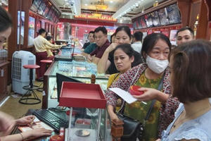 Tiệm vàng “đuổi khách”, nhà đầu tư trắng tay vì kiếm tiền thần tốc từ sàn