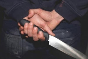 Cụ ông dùng hung khí đâm chết con trai