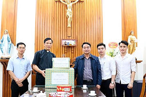 Công an huyện Chương Mỹ chung tay cùng cá nhân, đơn vị phòng chống dịch Covid-19 Công an huyện Chương Mỹ chung tay cùng cá nhân, đơn vị phòng chống dịch Covid-19