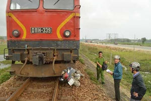 Quảng Ngãi: Băng qua đường sắt, một người bị tàu hỏa tông tử vong