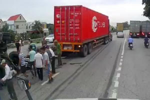 Ít nhất 5 người thiệt mạng vì đứng xem tai nạn giao thông tại Hải Dương