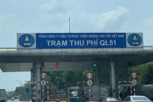 Cảnh báo nguy cơ lây nhiễm Covid-19 khi qua trạm thu phí Cảnh báo nguy cơ lây nhiễm Covid-19 khi qua trạm thu phí