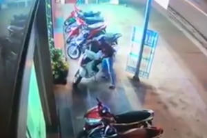 [Clip]: Chưa đầy 3 giây, bay ngay xe SH