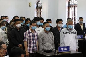 Hoãn phiên tòa xét xử vụ sản xuất xăng giả Trịnh Sướng và đồng phạm