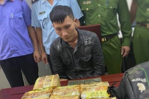 Bị vây bắt “người vận chuyển” vứt cả ba lô chứa đầy ma túy tháo chạy trong đêm