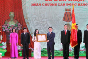 Báo Đại biểu Nhân dân đón nhận Huân chương Lao động hạng Nhất