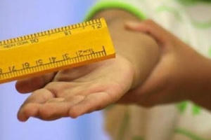 Xâm phạm học trò hay 'thương cho roi cho vọt'