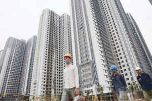 Slide - Điểm tin thị trường: Ngân hàng Nhà nước mạnh tay “siết” cho vay bất động sản