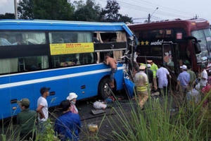 Tiếp tục kéo giảm tai nạn, khắc phục ùn tắc giao thông