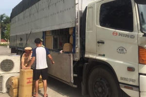 CSGT bắt giữ xe tải chở 341 bộ điều hòa không có giấy tờ