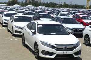 Xe nhập tiếp tục giảm mạnh trong hai tháng cao điểm Covid-19