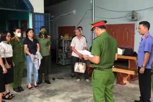 Gửi 104 lá đơn tố cáo sai sự thật về cán bộ, 2 vợ chồng bị bắt giam