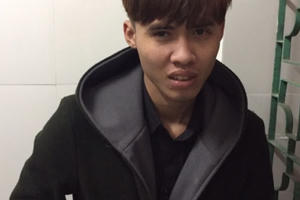 Đập kính xe Land Cruiser lấy cắp 100 triệu đồng