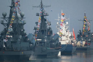 Hải quân Nga phô diễn sức mạnh quân sự kỉ niệm 320 năm ngày thành lập