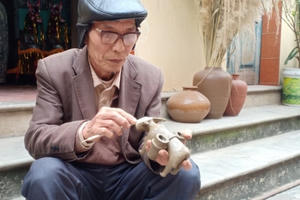 Về Bắc Ninh xem thợ nghề "thổi hồn" vào những chú trâu đất sét