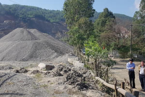 Đà Nẵng: Xử lý việc xe chở vật liệu từ mỏ đá gây ô nhiễm môi trường