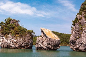 Vịnh Bái Tử Long, Quảng Ninh: Vì sao Hòn Thiên Nga "cụt đầu"?