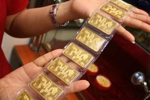 Giá vàng hôm nay 9/10: USD phục hồi, giá vàng tiếp tục lao dốc