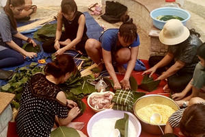 Tết đã về sớm hơn nơi chung cư